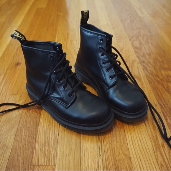 dr martens black size 6